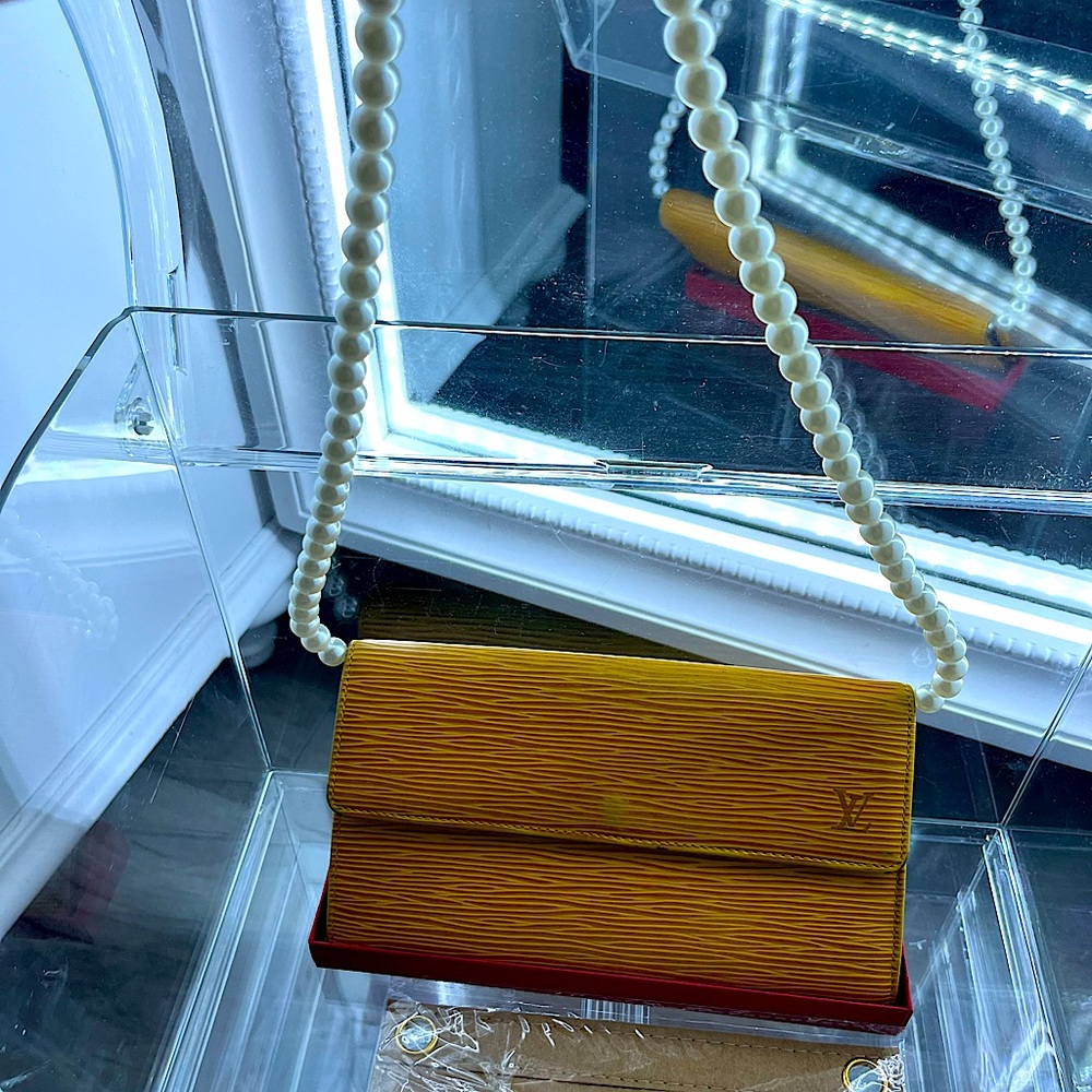 Yellow Louis Vuitton Epi Wallet               Purple Interior - Picture 5 of 10